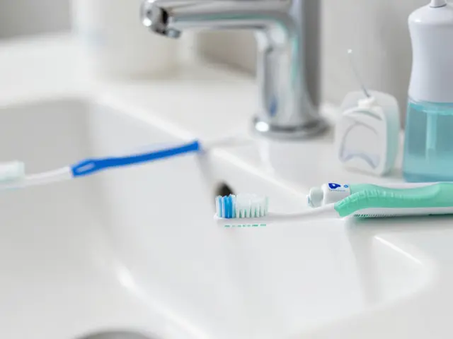 Jak udržet rovnátka v čistotě: Kompletní návod a tipy pro zdravé zuby